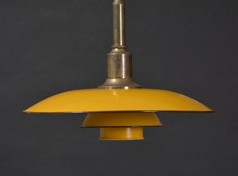 Poul Henningsen for Louis Poulsen, PH 3½/2 pendel med fatningshus af messing / 
metal, sign. PH-2 Patented.