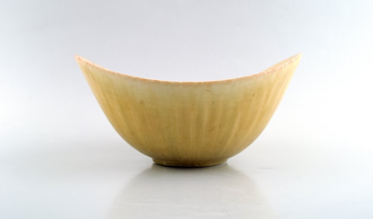 Rörstrand, Gunnar Nylund ceramic bowl.
