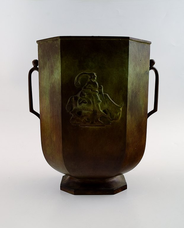 Just Andersen for GAB, Sweden (Guldsmedsaktiebolaget) Art deco vase, bronze, 
motive: Don Quijote. 1920/30s.