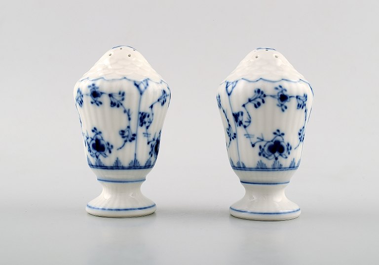 Royal Copenhagen Blue fluted salt & pepper set.
No. 467/480.