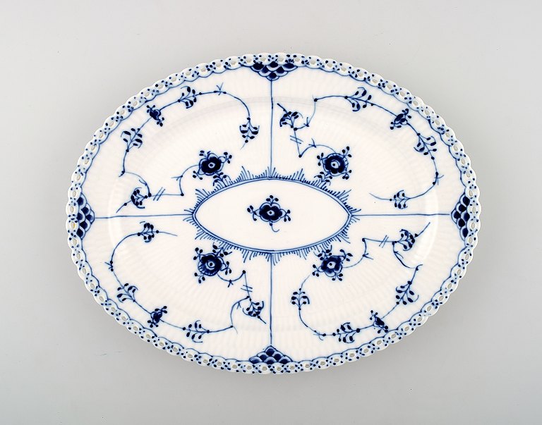 Royal Copenhagen / Royal Copenhagen Blue Fluted Full Lace, Platter.
Decoration number 1/1147 or 374.