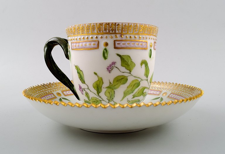 Flora Danica Kaffekop med underkop.
Royal Copenhagen RC nr. 20/3597.