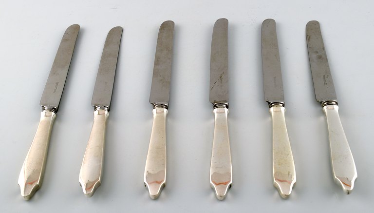 6 knives. Tiffany & Co., New York, dinner knives in silver.
