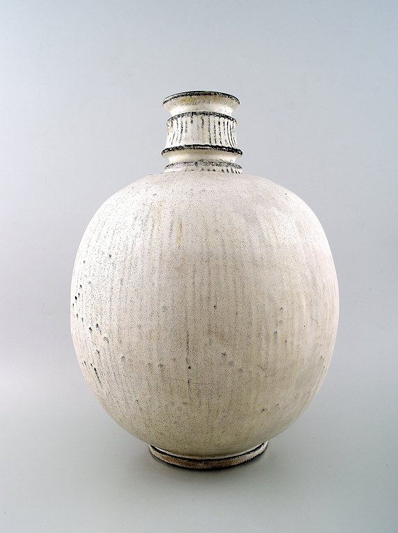 Svend Hammershoi for Kähler, Denmark, glazed vase, 1930s.