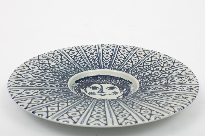 Bjørn Wiinblad / Nymølle
Large plate w. blue decoration
1 pc. in stock
Good condition
Location: KLASSIK Flagship Store - Bredgade 3, 1260 KBH. K.
