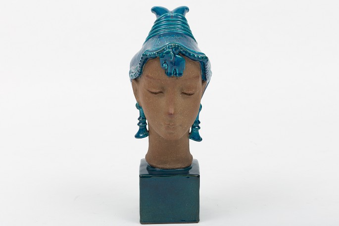 Johannes Hedegaard / Royal Copenhagen
Stoneware bust. "The Queen of Saba"
1 pc. in stock
Good condition
Location: KLASSIK Flagship Store - Bredgade 3, 1260 KBH. K.
