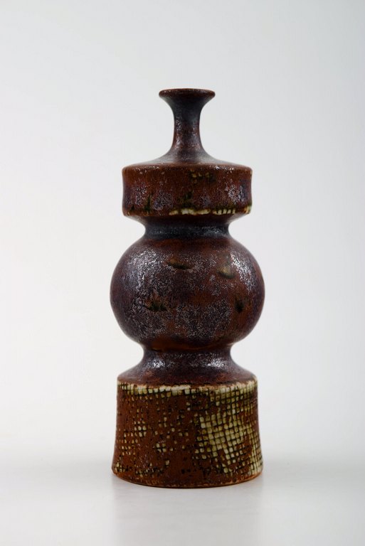 Stig Lindberg (1916-1982), Gustavsberg Studio hand, keramik miniature vase.