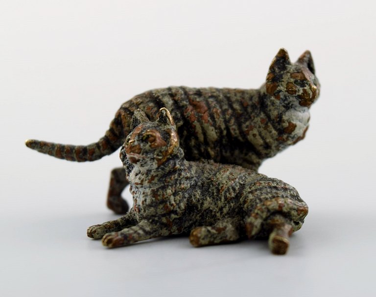 Vienna Bronze, two cats, bronze figure of high quality.
Probably Franz Bergmann.