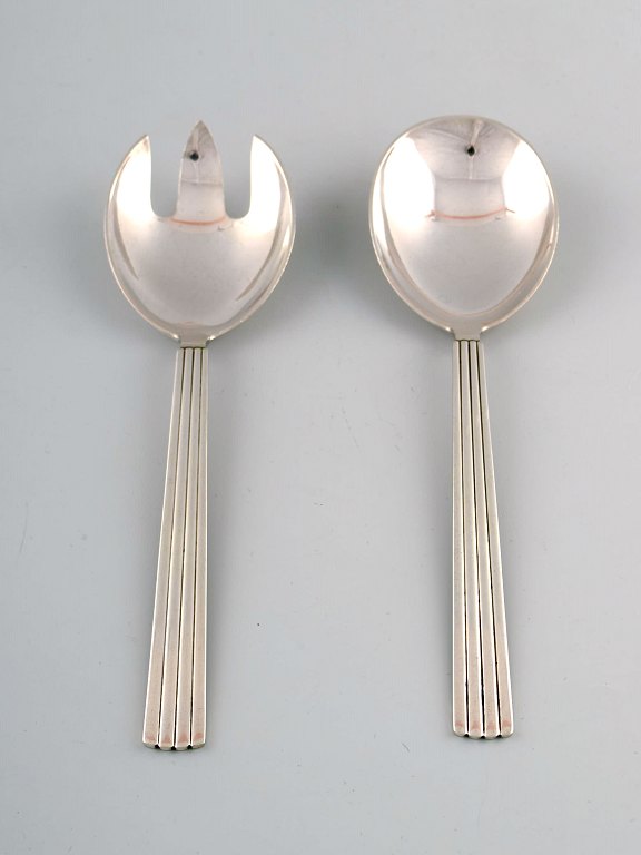 Bernadotte silver cutlery Georg Jensen Salat set.
Bernadotte, Georg Jensen silver flatware, cutlery pattern no. 9 Bernadotte 925 
Sterling silver.