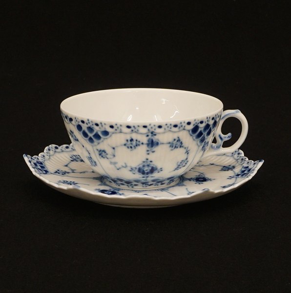 Royal Copenhagen blue fluted full lace tea cup. #1130. H: 5,2cm