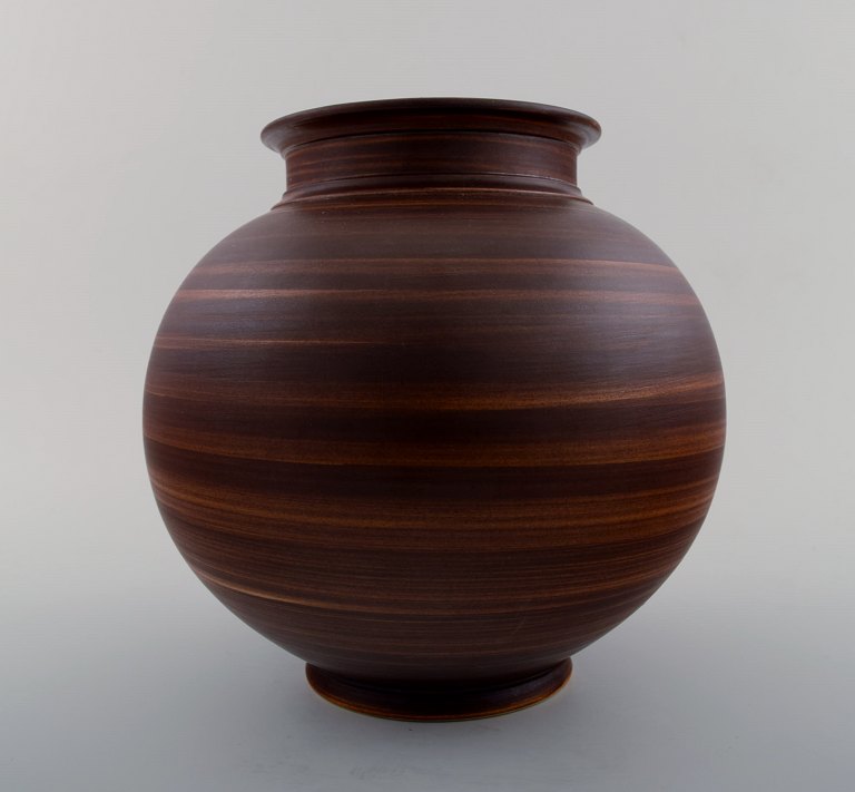 Lidkoping, Gunnar Nylund keramik vase. 
