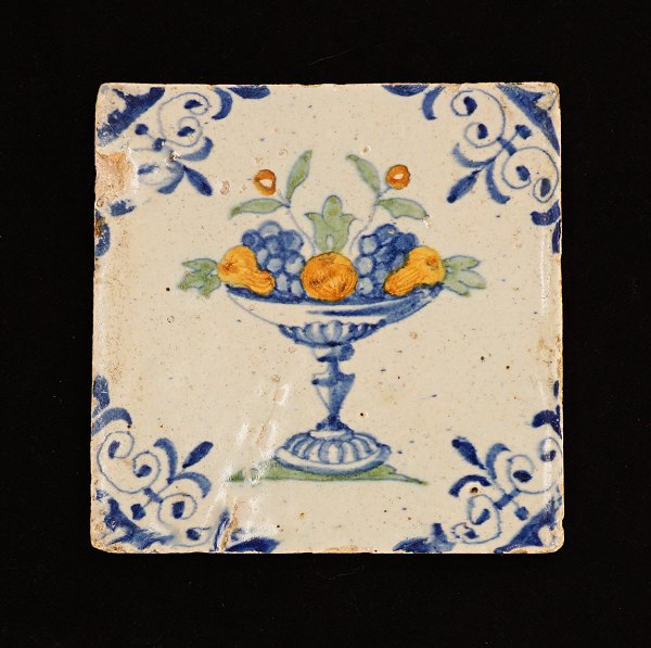 Dutch tile depicting a fruit basket. Holland circa 1620. 13x13cm