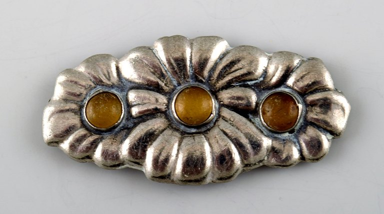 Danish Art Nouveau brooch in silver. 
Early 1900s.