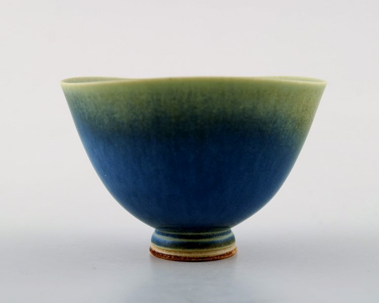 Berndt Friberg Studio ceramic bowl. Modern Swedish design.
Unique, handmade. Fantastic glaze in blue-green shades!