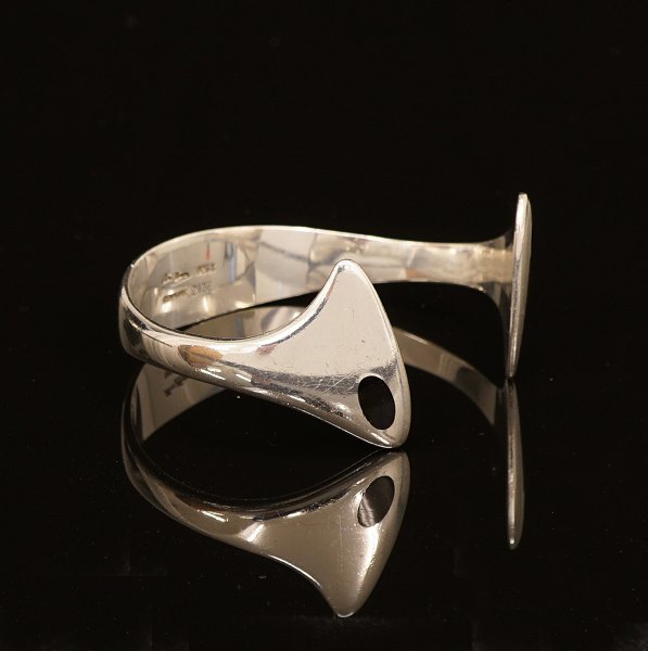 Hans Hansen, Denmark: Bangle, Sterlingsilver. #213E