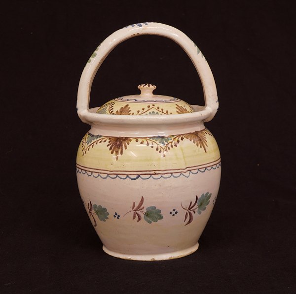 Northgerman faience jar. Kellinghusen circa 1790. H: 24cm