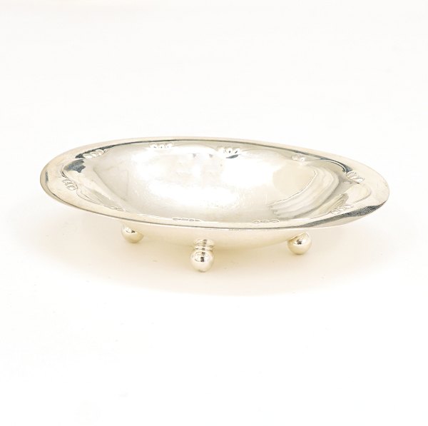 Set of threeGeorg Jensen salt cellars, sterilingsilver. #243C. H: 1,8cm. 5,5x8cm