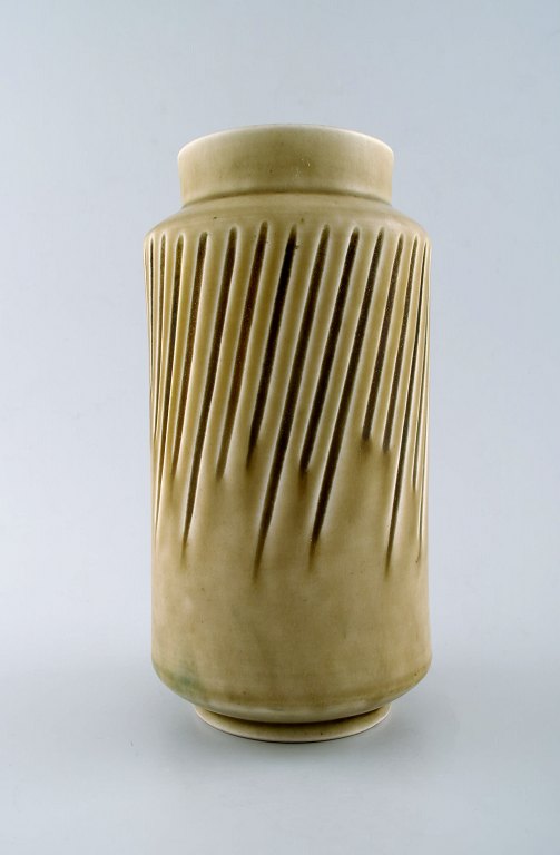 Eva Stæhr-Nielsen for Saxbo stor vase af stentøj i moderne design.
