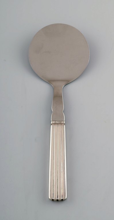 Georg Jensen Sterlingsølv Bernadotte serveringsspade. 2 stk på lager.
