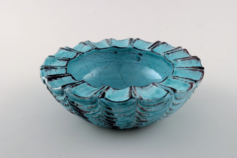 Kähler, Denmark, round glazed dish, Art deco 1940 s.
Designed by Svend Hammershøi.