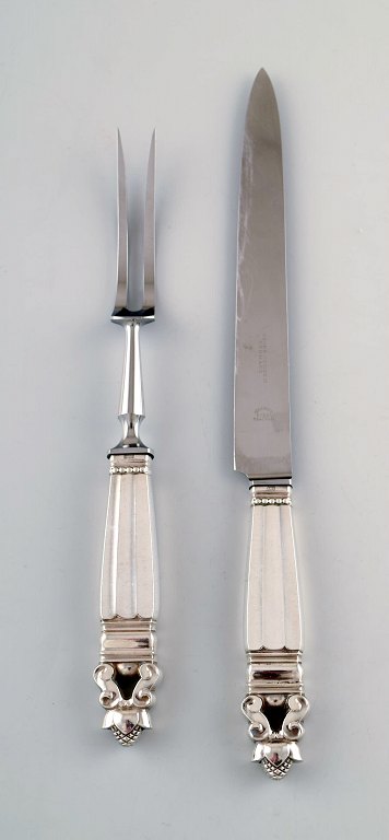 Johan Rohde for Georg Jensen. "Acorn" carving set of sterling silver comprising 
knife and carving fork.