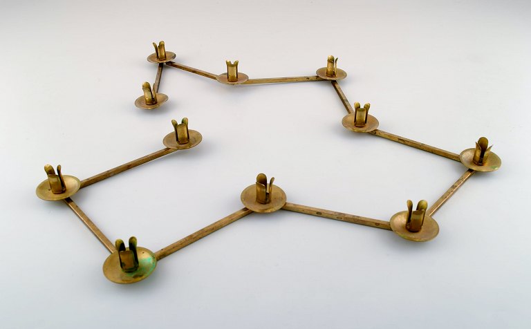 Swedish design table candlestick for 11 candles in brass, jointed.
1950/60 s.