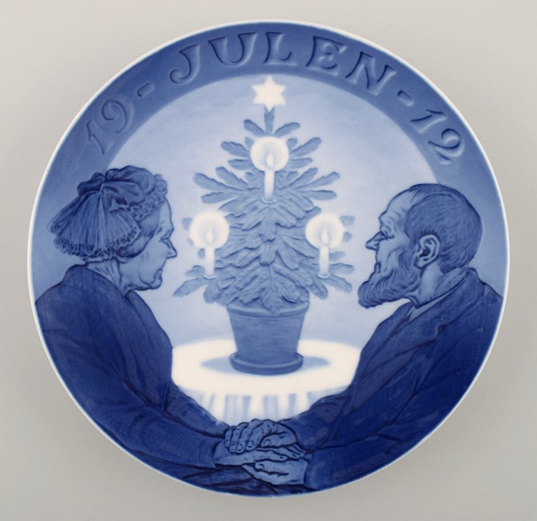 Royal Copenhagen, Christmas plate from 1912.
