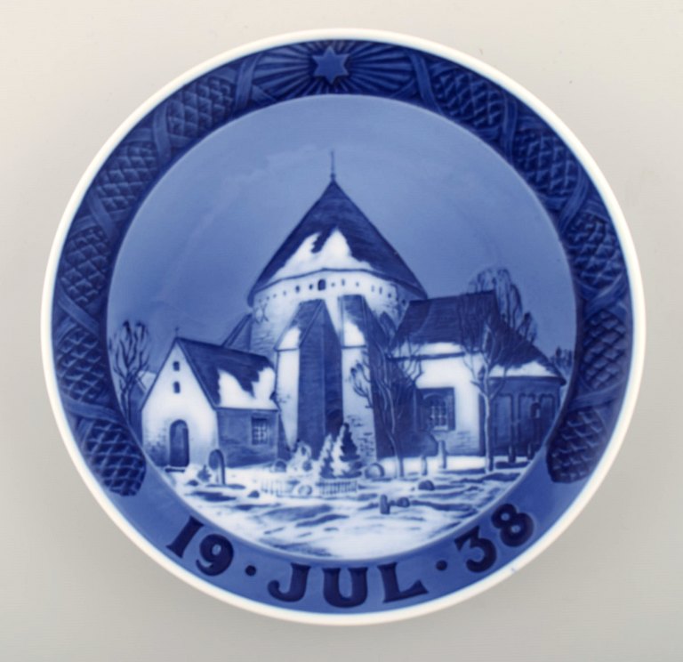 Royal Copenhagen, Christmas plate from 1938.
