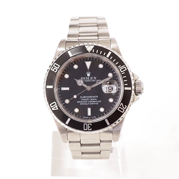 Rolex Submariner, Ref. 16610
Wird mit Box und Papieren geliefert.
Verkauft am 05.01.91
D: 40mm