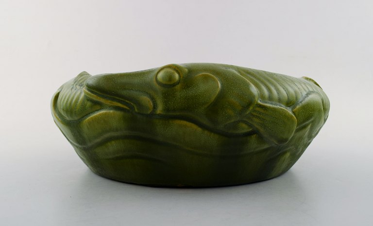 Karl Hansen Reistrup for Kähler, bowl with pikes. Beautiful green glaze. Early 
1900 s.
