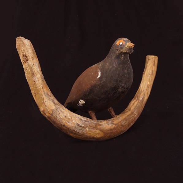 Schwedische Volkskunst: Vogel aus Holz. H: 22cm. B: 35cm