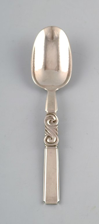 Georg Jensen. Bestik, Saga nr. 22, hammerslået Sterlingsølv. Spiseske.