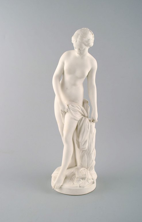 Jagtgudinden Diana, efter Etienne Maurice Falconet. Stor Gustafsberg, klassisk 
skulptur i biscuit dateret 1891.
