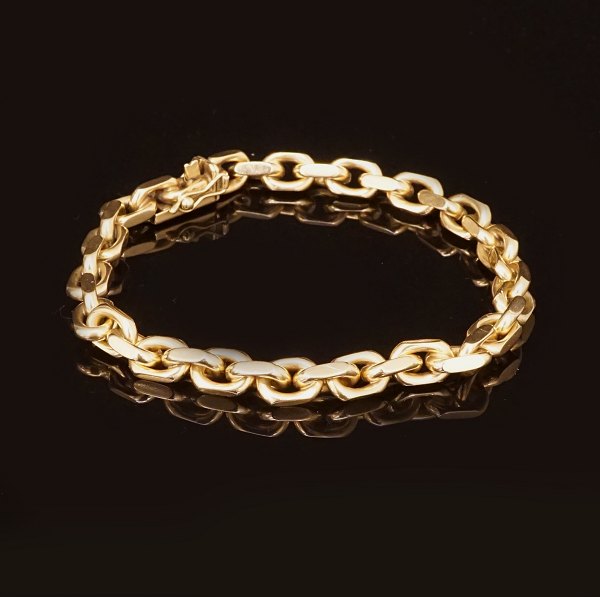 Christian H. Lorenzen, Copenhagen: An anchor bracelet, 14kt gold. L: 20cm. W: 
30,4gr