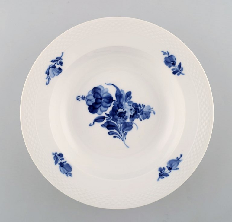 3 pcs. Royal Copenhagen / Royal Copenhagen Blue Flower braided, Large Soup Pasta 
Deep Plates.
Decoration Number 10/8107.