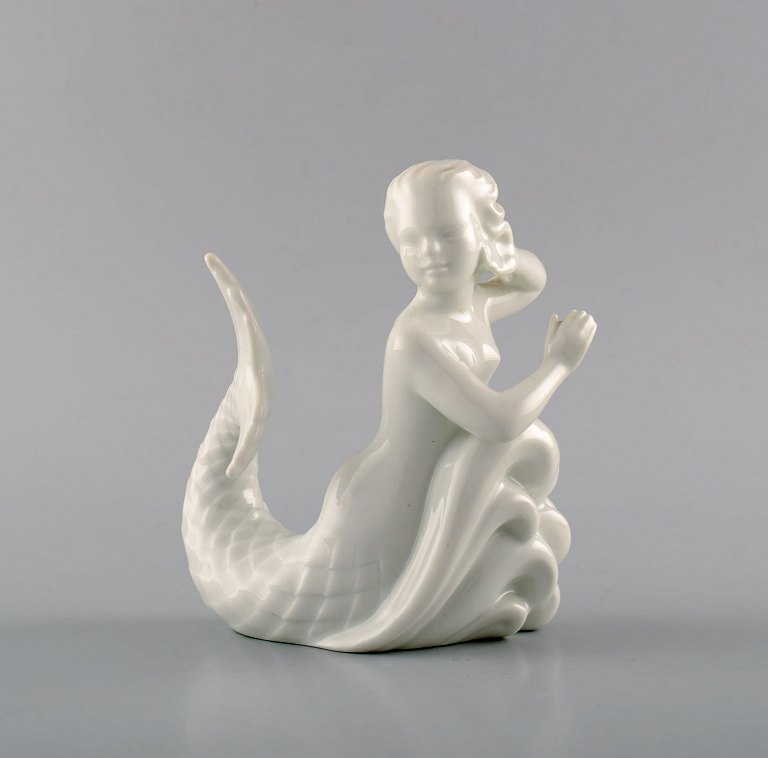 Harald Salomon for Rörstrand, blanc de chine/hvidglaseret figur forestillende 
havfrue.