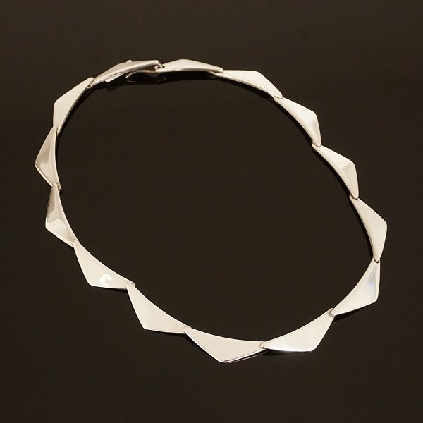 A Hans Hansen Sterlingsilver necklace. #315. L: 42cm. W: 40gr