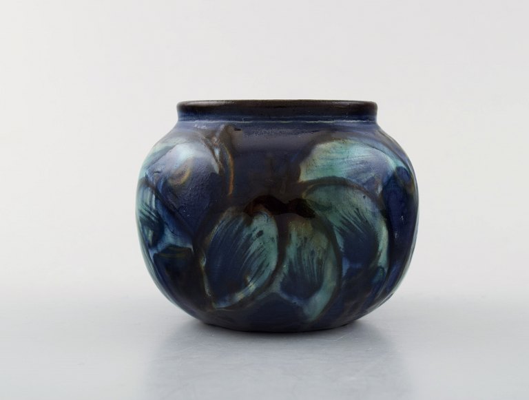 Kähler, Denmark, glazed stoneware vase in modern design.
1930 / 40