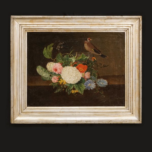 Blumengemälde mit Blumenstrauss auf einem Tisch vor vase mit Vogel. Dänemark um 
1830. Lichtmasse: 27x36cm. Mit Rahmen: 39x48cm