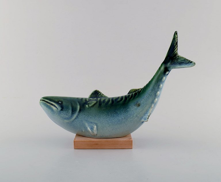 Unique Sven Wejsfelt "stim 8" fish on wooden plinth. stoneware.
