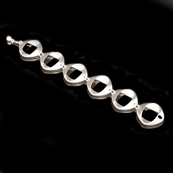 Henning Koppel for Georg Jensen: A sterling silver bracelet. L: 20,5cm