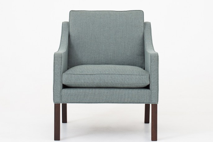 Børge Mogensen / Fredericia Furniture
BM 2207 - Easy chair in fabric from Kvadrat (Re-Wool 868) w. legs in stained 
oak.
2 pcs. på lager
Renovated
