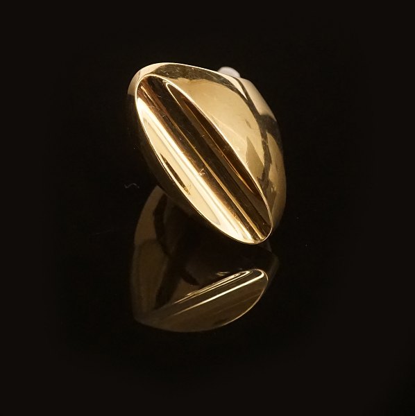 Christian Veilskov, Copenhagen, 1963-86: Ring 14kt gold. Ring size. 51cm. L: 
3cm. W: 8,6gr