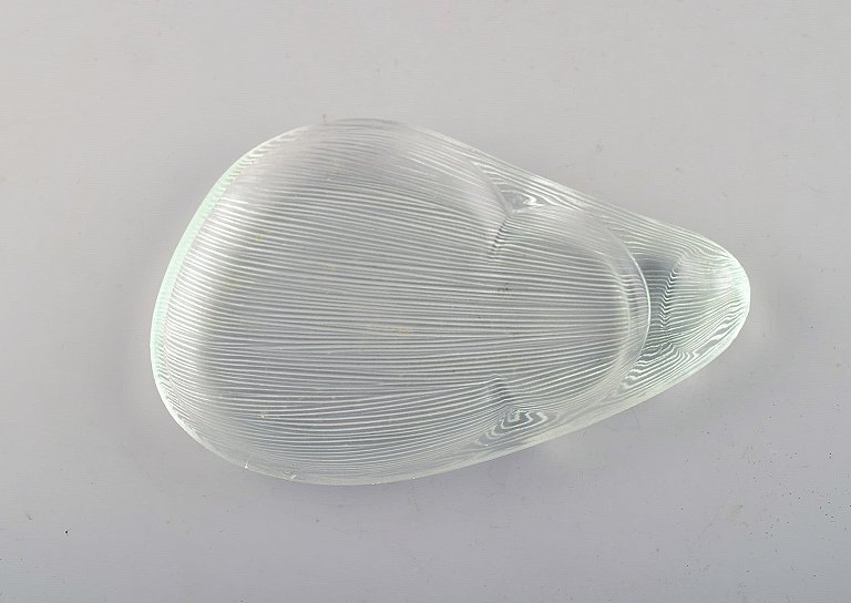 Fifteen oyster plates in Finnish art glass.
1960