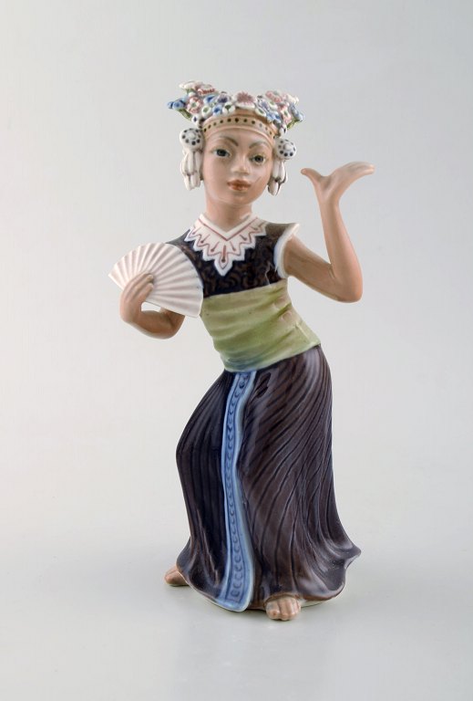 Dahl Jensen porcelænsfigur. Aju Sitra. Modelnummer 1322. 1. Sortering. 
1920/30