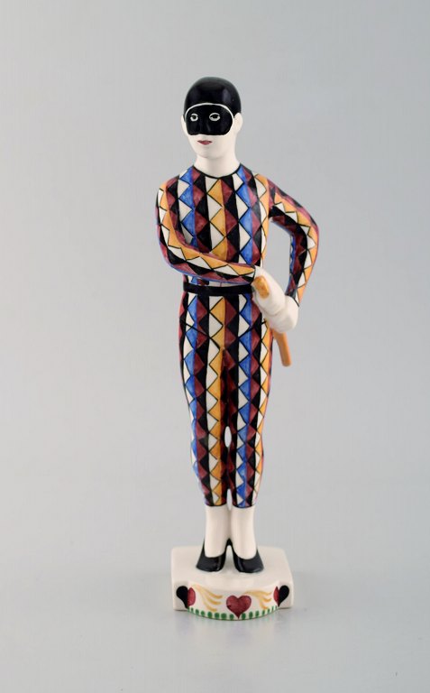 Rasmus Harboe (1868-1952) for Aluminia. Sjælden harlekin porcelænsfigur. 
Designet i 1906.
