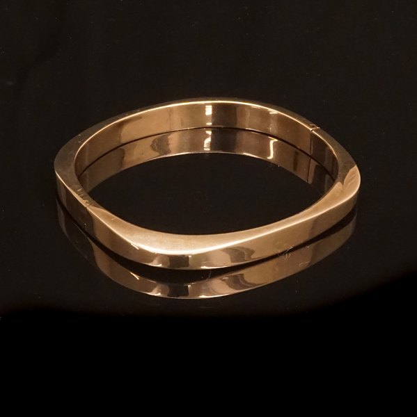 Herman Siersbøl: Armring in 8Kt Gold. Masse innen: 5,8x5,4cm. G: 12,6gr