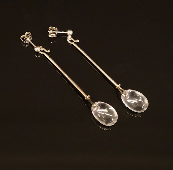 Georg Jensen: Et par Dew Drop ørestikker i sterlingsølv. L: 5,5cm