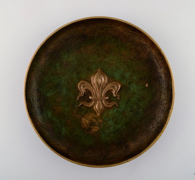 Large Tinos art deco dish in bronze.
Denmark, 1940s.