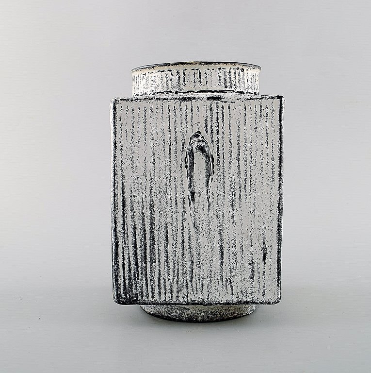 Svend Hammershøi for Kähler, HAK. Vase i glaseret stentøj. Smuk gråsort 
dobbeltglasur. 1930/40